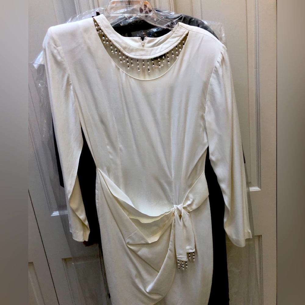 Elegant White Evening wear dress. Beaded and long sleeves. Wedding Events Party